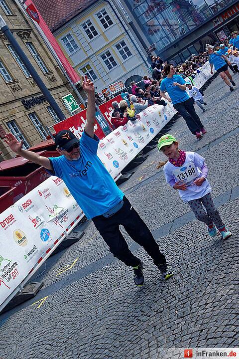 Weltkulturerbelauf 2017 in Bamberg: Der Zieleinlauf am Maxplatz