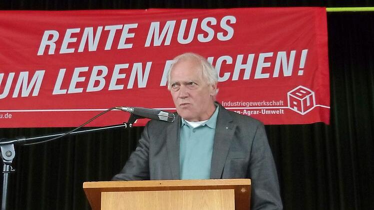 Hauptredner beim 19. Oberfränkischen IG BAU-Seniorentreffen in Grafengehaig war der ehemalige bayerische DGB-Vorsitzende Fritz Schösser. Foto: Klaus-Peter Wulf