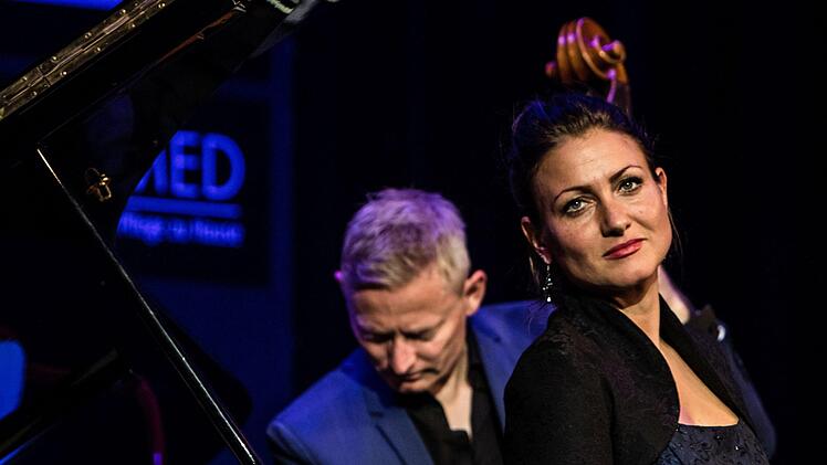 Das Thilo Wolf Quartett mit Thilo Wolf am Flügel, der Sängerin Johanna Iser, dem Kontrabassisten Markus Schieferdecker und dem Schlagzeuger Paul Höchstädter eröffnete die Sonneberger Jazztage.Foto: Jochen Berger
