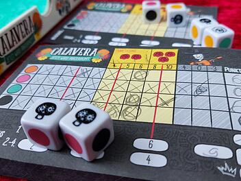 Spiele-Test Calavera: So gut ist das Würfelbingo mit Totenköpfen