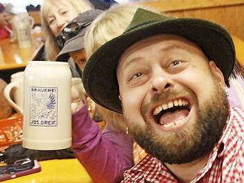 "A gescheite Musik und a frische Maß, mehr braucht's beim Annafest nicht!"  Fotos: Josef Hofbauer