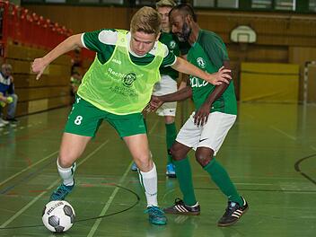 Keine Probleme hatte der SV Friesen um Johannes Emrich in der Vorrunde vor einer Woche gegen den FC Redwitz und alle anderen Kontrahenten: fünf Siege in fünf Spielen mit 20:0 Toren.  Foto: Heinrich Weiß