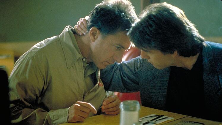 Tiefe br&uuml;derliche Liebe entwickelt sich zwischen den ungleichen Br&uuml;dern Charlie (Tom Cruise, rechts) und Raymond (Dustin Hoffman).