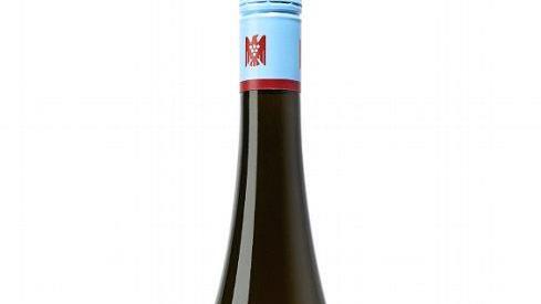 Das Etikett der Weinflasche zeigt: Dieser Riesling ist auf dem Queen-Victoria-Weinberg im Rheingau gewachsen. Dieser Tropfen wird beim Dinner auf Schloss Callenberg kredenzt.  Foto: Michael Selzer, Coburg Marketing