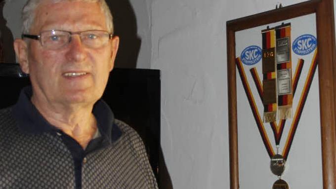 Die Medaillensammlung des SKC Staffelstein will dessen Macher Hans-Karl Brütting in der kommenden Kegel-Bundesligasaison vergrößern. Foto: Udo Schilling