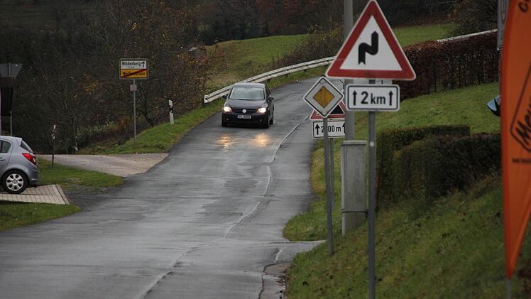 Die kurvige und sehr steile Straße zwischen Weißenbrunn und Wildenberg wird im kommenden Jahr ausgebaut.  Foto: Friedwald Schedel