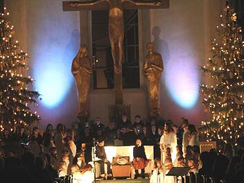 Blick in den Altarraum beim Singspiel Foto: Günther Geiling