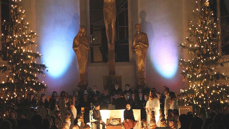 Blick in den Altarraum beim Singspiel Foto: Günther Geiling