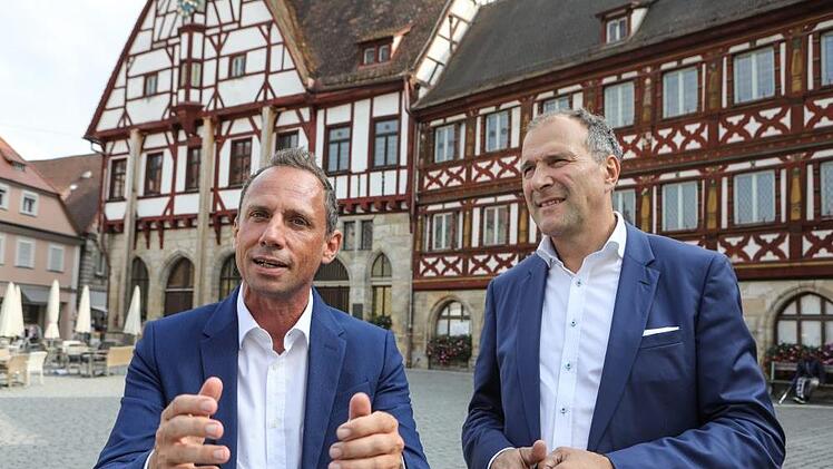 Im Wahlkampf hatte Thorsten Glauber (links) seinen FW-Parteifreund Alexander Hold nach Forchheim eingeladen. Jetzt sind beide auf der Erfolgsspur.  Foto: Barbara Herbst
