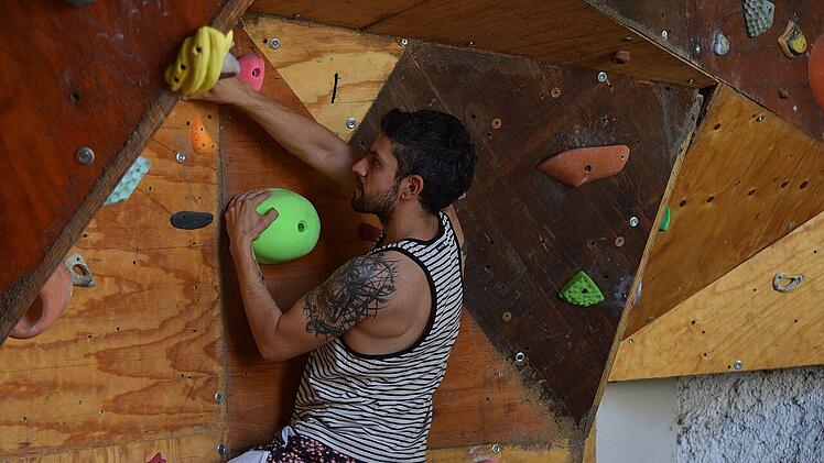 Ob Bouldern oder Klettern: In Würzburgs Boulder- und Kletterhallen kannst du beides tun.