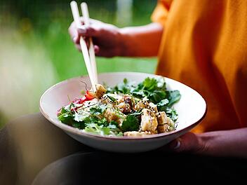 Koriander geh&ouml;rt in der exotischen K&uuml;che in vielen Varianten einfach dazu.