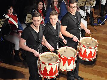 Philipp Mohr, Felix Back, Dominik Zeller (von links) zeigten und spielten eine tolle Drum-Show. Fotos: Peter Klopf