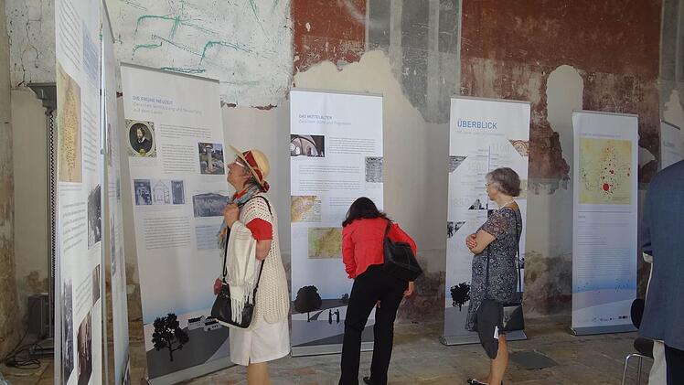 Die Synagoge in Memmelsdorf ist ein Ort der Begegnung und des Entdeckens. Am Dienstag wurde die Ausstellung "Mitten unter uns" eröffnet. Noch bis zum 29. Juli kann diese besucht werden. Fotos: Johanna Eckert