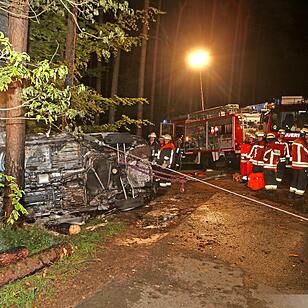 Zwei Menschen verbrennen bei tragischem Unfall bei Eckenhaid