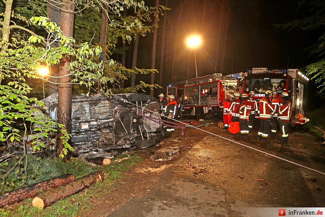 Zwei Menschen verbrennen bei tragischem Unfall bei Eckenhaid