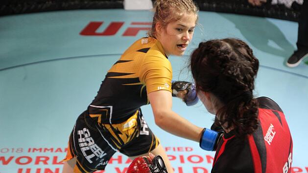 Europameisterin im MMA, Anna Gaul (Foto, gelbschwarzes Outfit), startet am Samstag in der Ebersdorfer Frankenland-Halle. Foto: privat