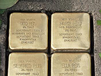 Stolpersteine erinnern an die Familie Reis.