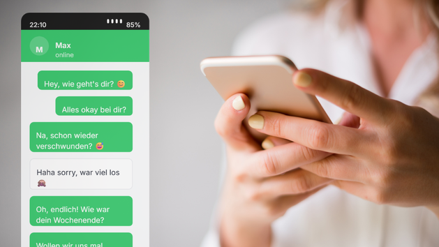 Frau h&auml;lt Smartphone in der Hand, daneben ein Chat-Verlauf mit unbeantwortetem Nachrichten &ndash; symbolisiert Breadcrumbing beim Online-Dating
