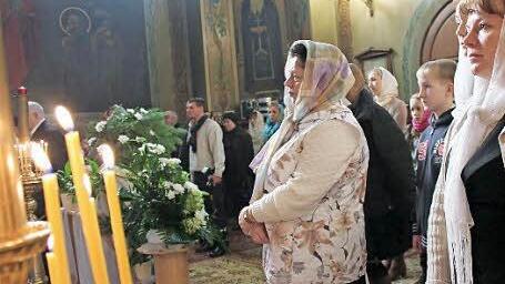 Liliane Teichrew (rechts) beim Festgottesdienst am gestrigen Dienstag.