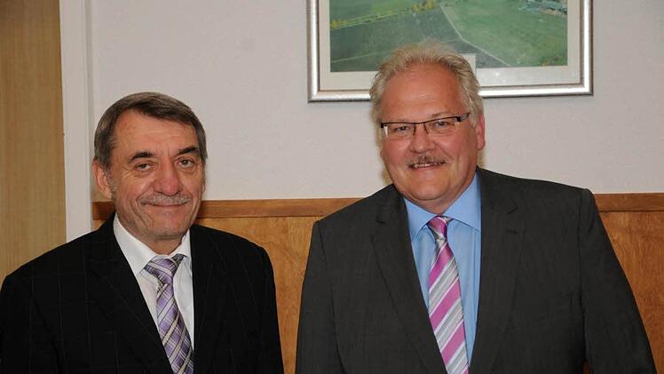 In der Nominierungsversammlung der FWG Königsberg, die der stellvertretende Landrat Oskar Ebert (WG) leitete, wurde Claus Bittenbrünn (FWG) einstimmig zum Kandidat für die Bürgermeisterwahl am 12. Oktober in Königsberg gewählt. Foto: Gerold Snater