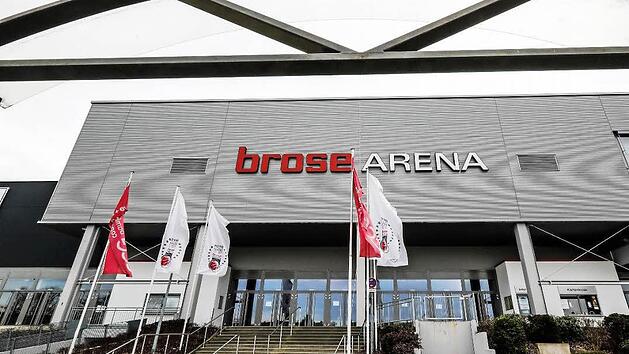 F&uuml;r die Zukunft des Basketballs in Bambergs schon bald wieder zu klein? Die 16 Jahre alte Brose-Arena hat 6500 Sitzpl&auml;tze.   Foto: Matthias Hoch