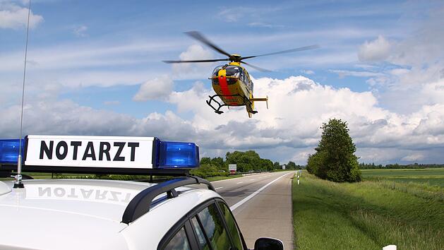 Erdrutsch in Baugrube in Burkardroth: Arbeiter klemmt eine Stunde in Erdmassen fest