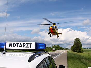 Frontalcrash bei Kitzingen: "Mit Helikopter in eine Klinik geflogen" - mehrere Verletzte