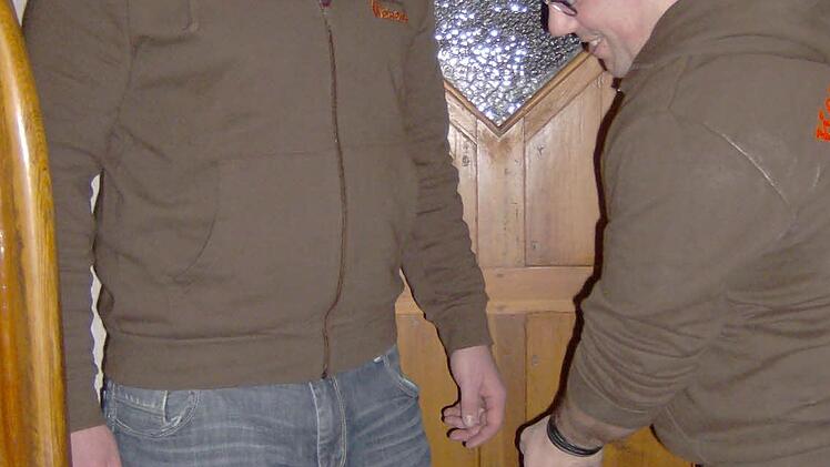 Jörg Schleifer (l.) und Matthias Wiedemann beim Pfeffern