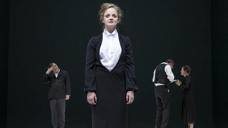 Anna Keil als Hedda Gabler