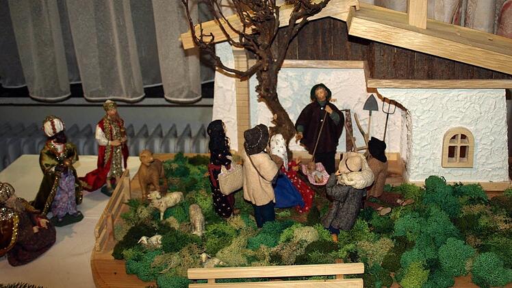 Eine Hauskrippe aus Oberammergau, aufgebaut von Bürgermeister Jens Korn Foto: Susanne Deuerling