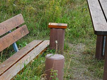 Die Bank am Säuberg ist zerstört worden.  Foto: Heike Beudert