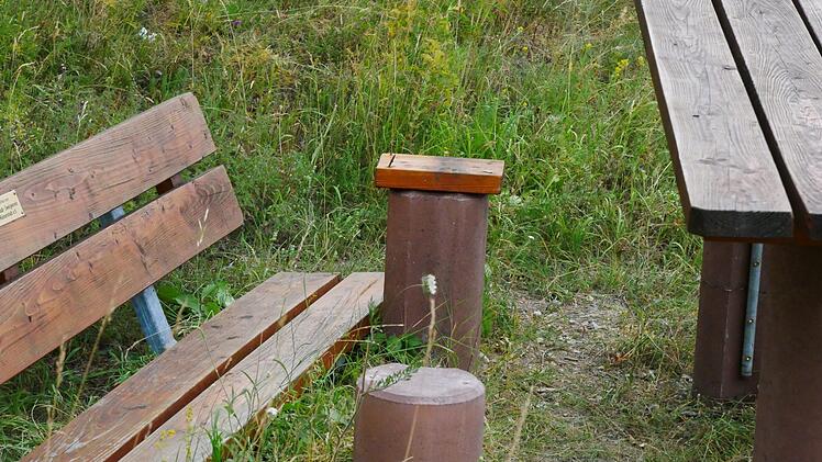 Die Bank am Säuberg ist zerstört worden.  Foto: Heike Beudert