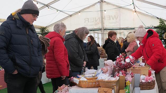 Weihnachtsmarkt im Euerdorfer Museumsgarten.