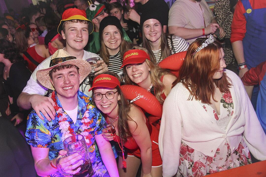 Super Stimmung beim Meeder Zeltfasching 2025!