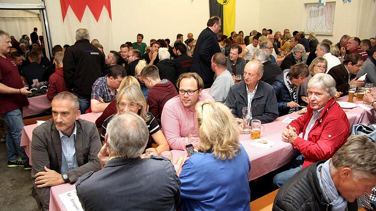 Wieder sehr gut besucht war die Burgstaller Kerwa.  Foto: Richard Sänger