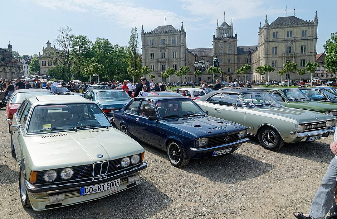 Über 500 Autos zogen Besucher aus nah und fern an