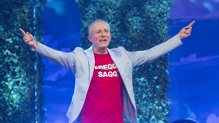 Der "Dreggsagg" Michl M&uuml;ller sorgt wie immer f&uuml;r Stimmung im Saal.