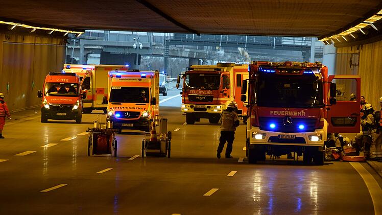 Bayreuth: Rettungskr&auml;fte simulieren Gro&szlig;einsatz w&auml;hrend A9-Sperrung