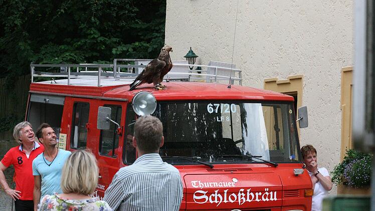 Kurze Pause auf dem ehemaligen Feuerwehrauto,
