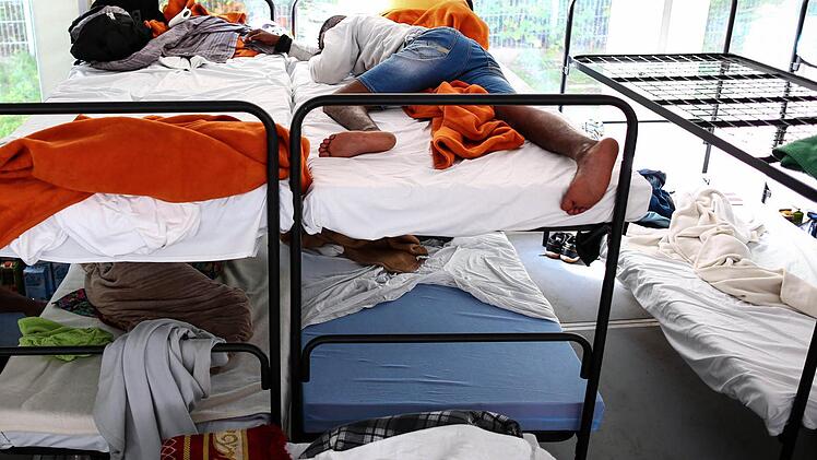 Die syrischen Asylbewerber wurden vergangenes Jahr in Untersteinach herzlich willkommen geheißen. Jetzt wirft die Firma, die das Anwesen in der Eichbergstraße angemietet hat, der Gemeinde Fremdenfeindlichkeit vor. Foto: dpa/Symbolbild