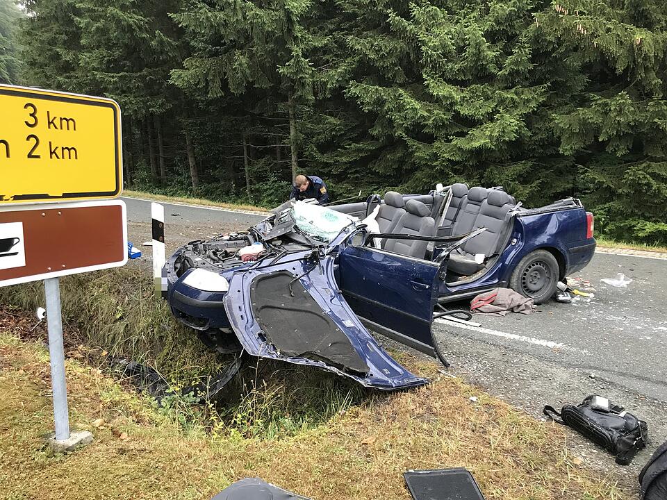 Tödlicher Unfall im Kreis Kulmbach: Mitfahrer aus Auto geschleudert und gestorben