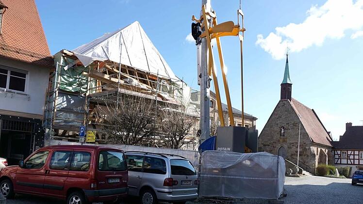 "Die Baustelle auf dem Kirchenplatz muss beim Sicherheitskonzept des Altstadtfestes berücksichtigt werden", fordern Walter Drebinger und Bernhard Wilfer.    Foto: Richard Sänger