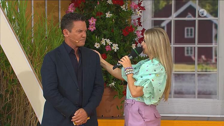 Beatrice Egli widmete Stefan Mross liebe Worte und bedankte sich f&uuml;r die sch&ouml;nen Jahre in seiner Show.