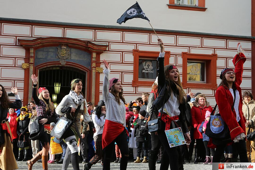 Gaudiwurm: Narren feiern in Coburg