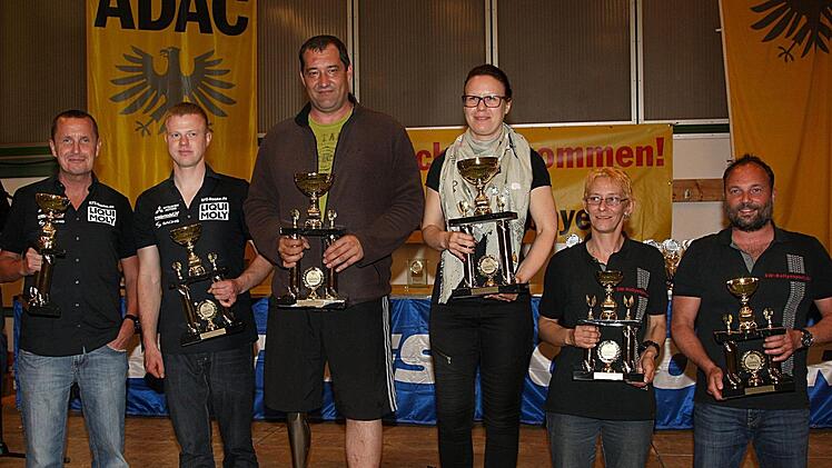 Reinhard Honke (von links), Michael Heinze, Jochen Baumhauer, Lisa Kuhn, Nina Blumreich und Stefan Stich gehen als die drei schnellsten Rallyeteams in die Annalen der "5. ADAC Toyo Tires Rallye Fränkisches Weinland" ein.
