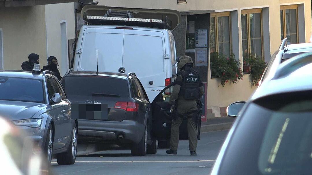 Polizei riegelt Plankenfels ab