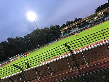 Schön war die Atmosphäre am Dienstagabend in Schweinfurt, wo der FC 05 einen verdienten Sieg auf den Rasen zauberte. Foto: Jürgen Schmitt