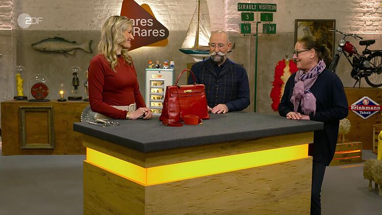 Verkäuferin Friederike (rechts) aus Neuruppin hatte die Tasche zum 32. Geburtstag geschenkt bekommen und sie lediglich ein paar Mal getragen.