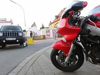 Ein 32-jähriger Motorradfahrer aus Bamberg kam ums Leben, als er mit seiner Maschine unter einen Geländewagen geriet. Foto: Matthias Hoch