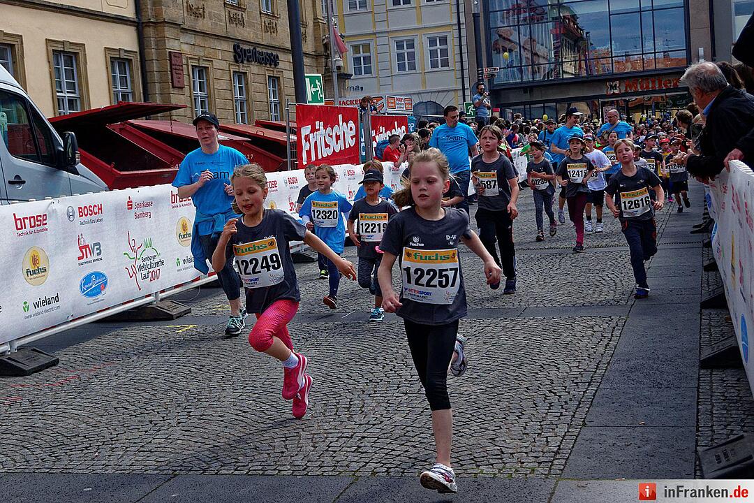 Weltkulturerbelauf 2017 in Bamberg: Der Zieleinlauf am Maxplatz